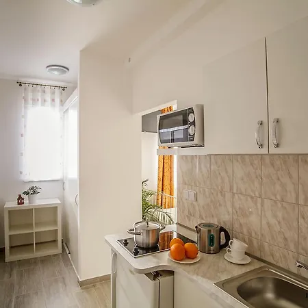 Apartment Jenec شقة Jenec